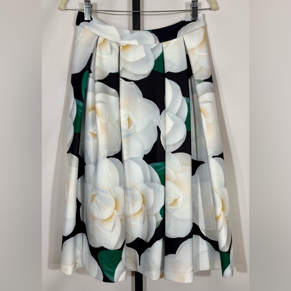 Karl Laggerfield Paris floral swing skirt with Pockets Size 4